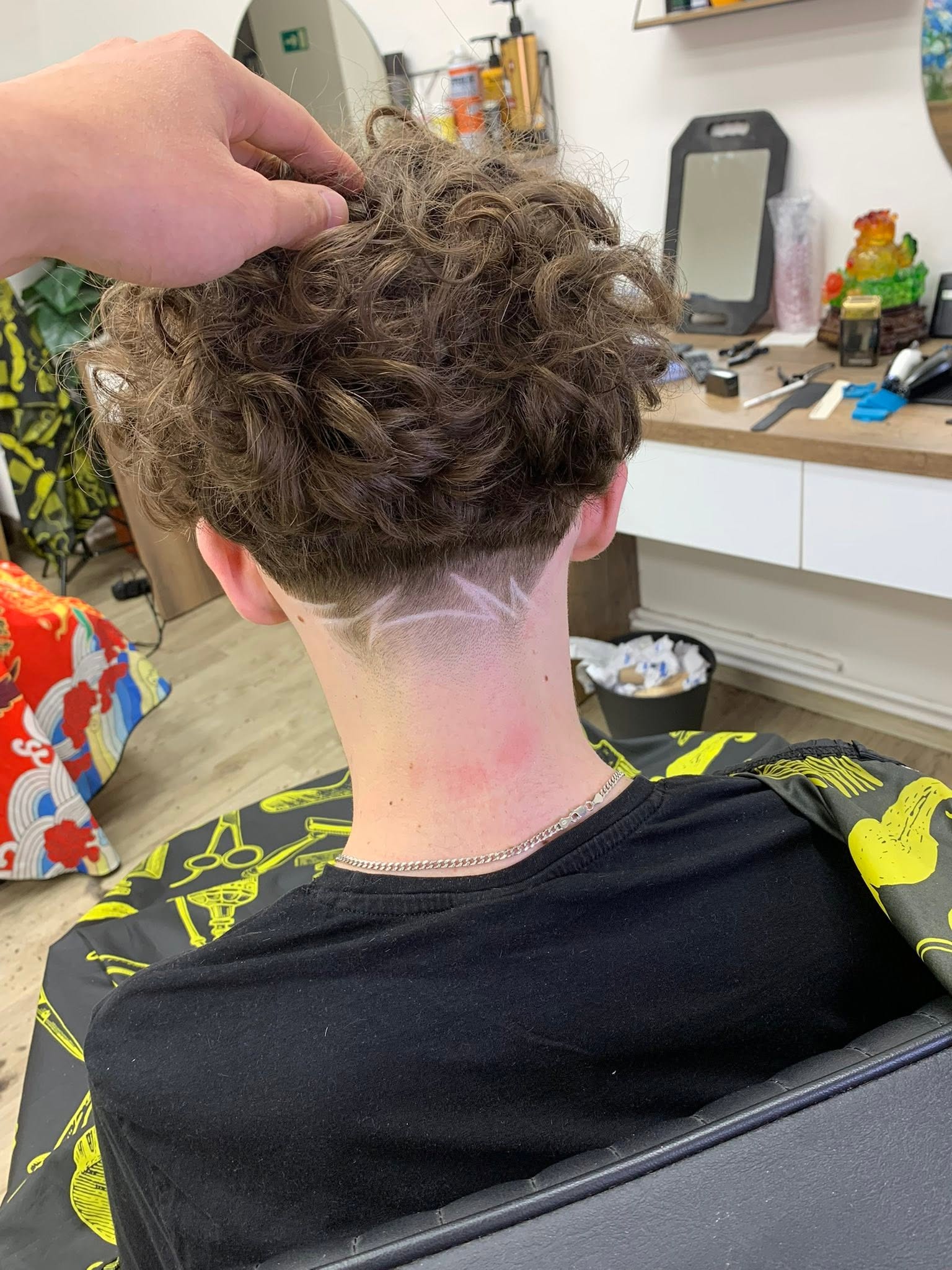 Dokončený střih s vlasovým ornamentem v H&H Hair salonu