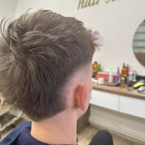 Textura na vršku a čistý taper v týlu, pohled zezadu